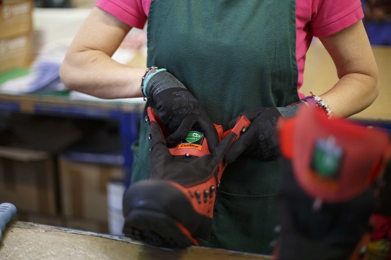 Carica immagine in Galleria Viewer, WP TAIGA ANTITAGLIO LIV.3 A E P WRU HI CI WR FO HRO SRA VIBRAM RED